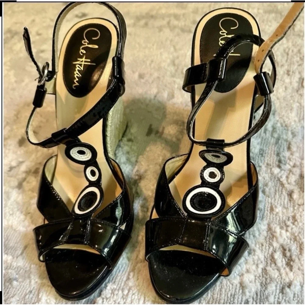 Cole Haan Black Patent Leather Espadrille Wedge Sandals T-Strap Cutout 7.5B